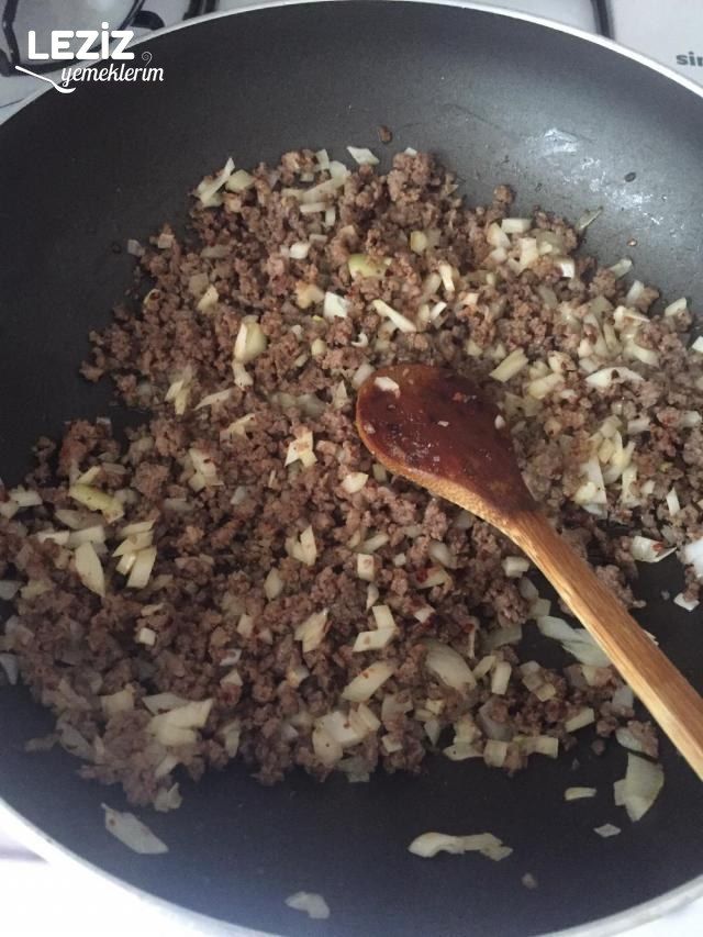 Kıymalı Patatesli Leziz Börek