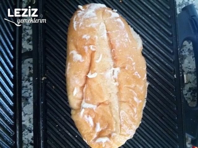 Peynirli Tost (Kahvaltıda Mis Gibi)