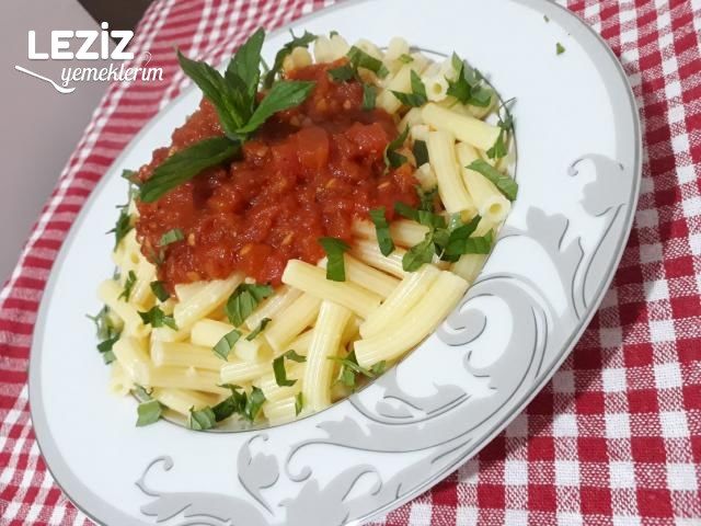 Domates Soslu Makarna (Aşama Aşama Fotoğraflı Anlatım)