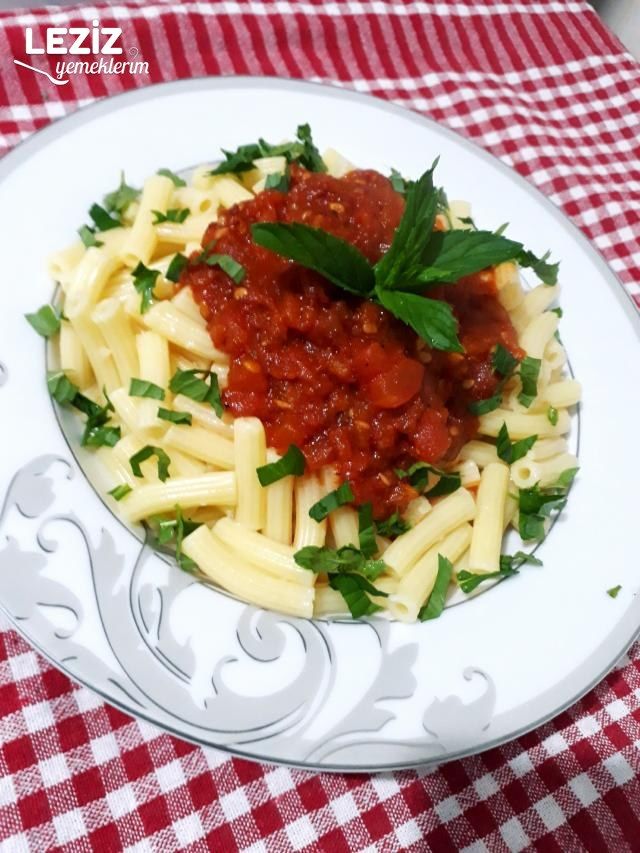 Domates Soslu Makarna (Aşama Aşama Fotoğraflı Anlatım)