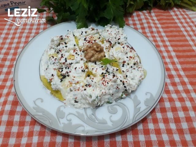 Kahvaltıya Sarımsaklı Baharatlı Peynir Ezmesi