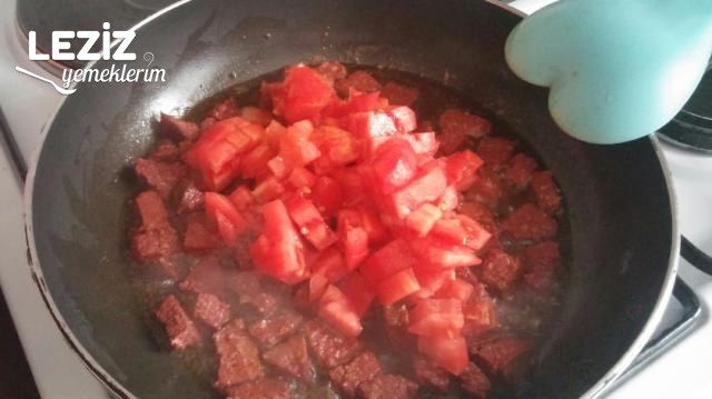 Kaşarlı Yumurtalı Nefis Sucuk Sote