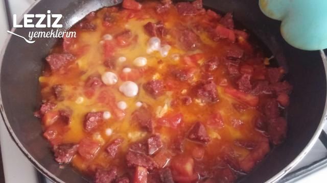 Kaşarlı Yumurtalı Nefis Sucuk Sote