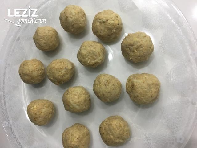 Çok Pratik Elmalı Çikolatalı Top Tatlısı