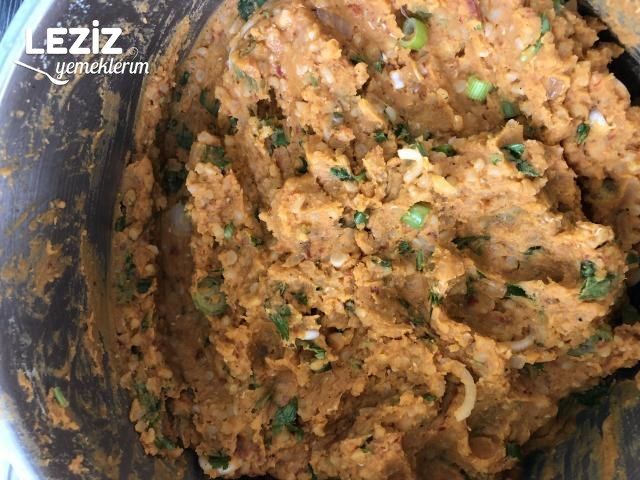 Mercimek Köftesi (Tüm Aşamalarıyla)