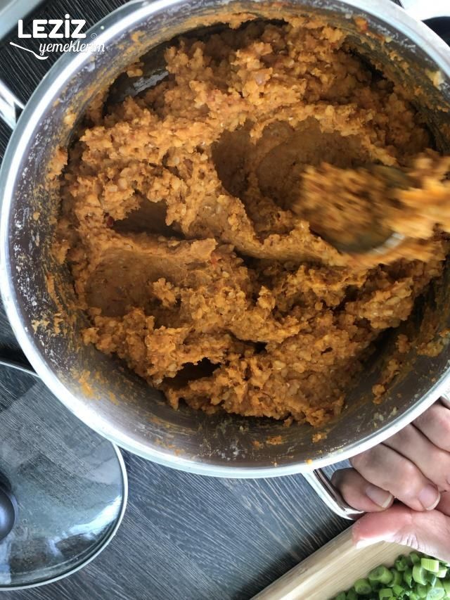 Mercimek Köftesi (Tüm Aşamalarıyla)