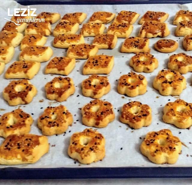 Ağızda Dağılan Tuzlu Çay Kurabiyesi