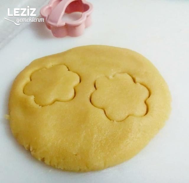 Ağızda Dağılan Tuzlu Çay Kurabiyesi