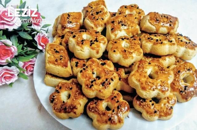 Ağızda Dağılan Tuzlu Çay Kurabiyesi