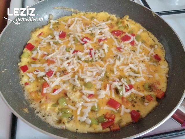 Leziz Kaşarlı Biberli Omlet