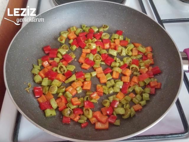 Leziz Kaşarlı Biberli Omlet