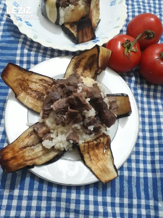 Porsiyonluk Güveçlerde Patlıcan Perdeli Kavurmalı Pilav