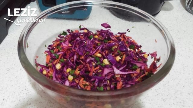 Nefis Mevsim Salatası Tarifi