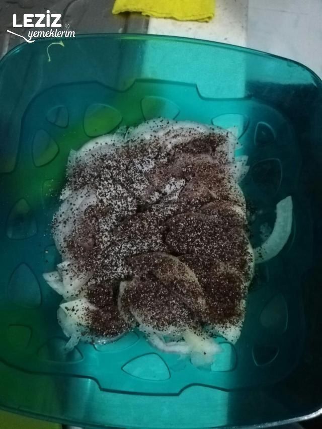 Soğan Salatası (Çok Faydalı-lezzetli)