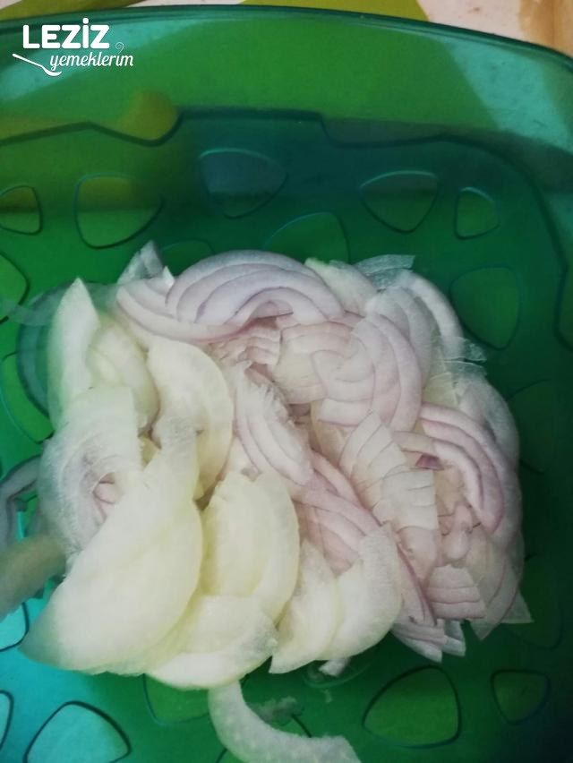 Soğan Salatası (Çok Faydalı-lezzetli)