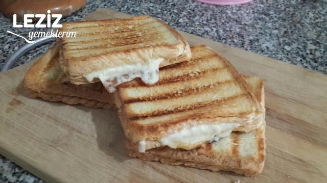 Sade Kaşarlı Tost