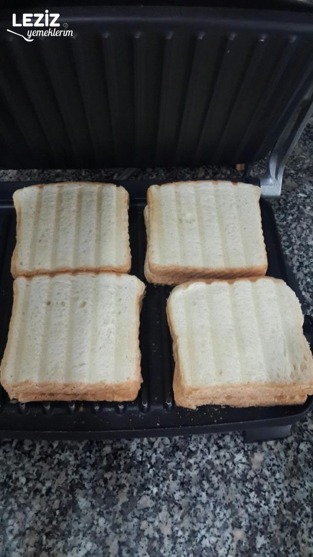 Sade Kaşarlı Tost