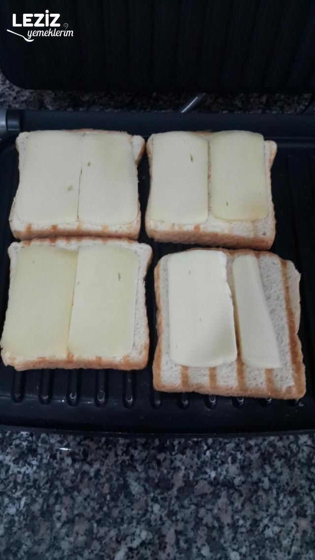 Sade Kaşarlı Tost
