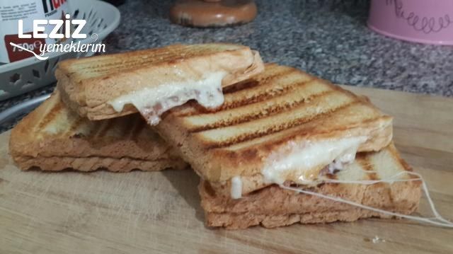 Sade Kaşarlı Tost