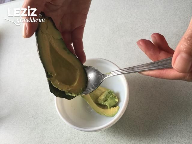 Avokadolu Atıştırmalık Ekmekler