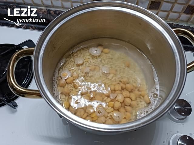 Nohutlu Şehriye Çorbası