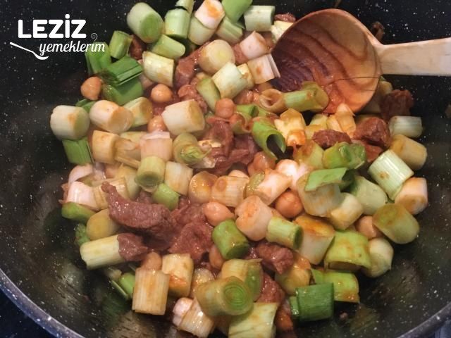 Etli Pırasa Yemeği