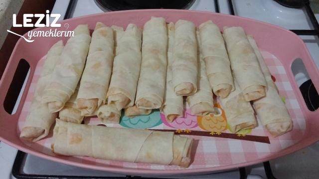 Ani Gelen Misafirler İçin Dondurucuya Börek Hazırlanması