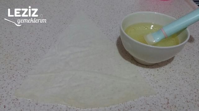 Ani Gelen Misafirler İçin Dondurucuya Börek Hazırlanması