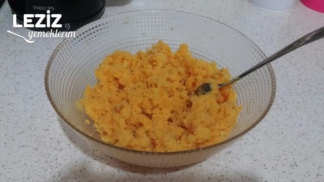 Ani Gelen Misafirler İçin Dondurucuya Börek Hazırlanması