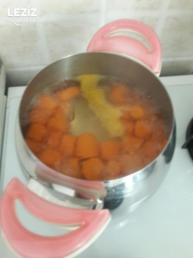 Havuçlu Lokum (Az Malzemeli)