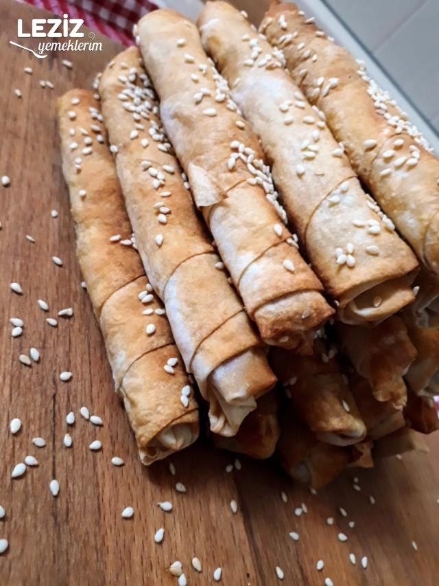 Simit Tadında Sosisli Sigara Böreği (Fırında)