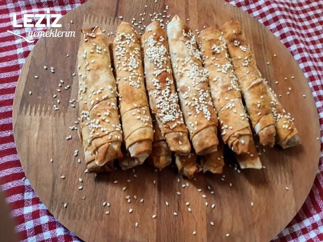 Simit Tadında Sosisli Sigara Böreği (Fırında)
