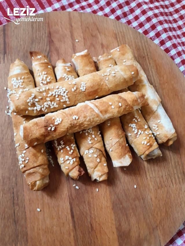 Simit Tadında Sosisli Sigara Böreği (Fırında)