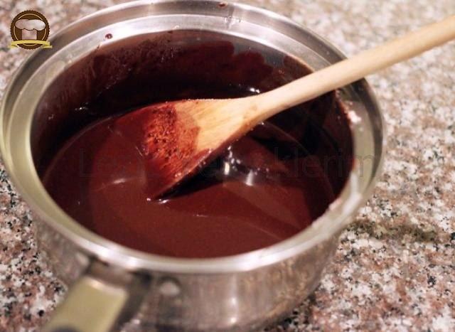 Çikolata Soslu Donut