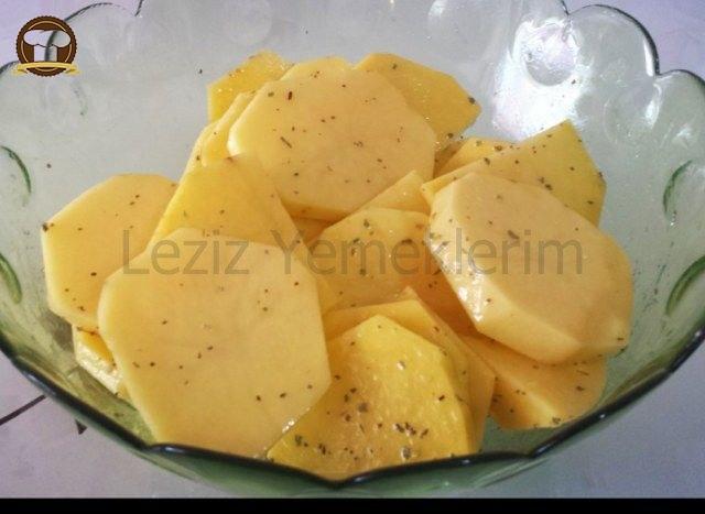 Beşamel Soslu Patatesli Tavuk