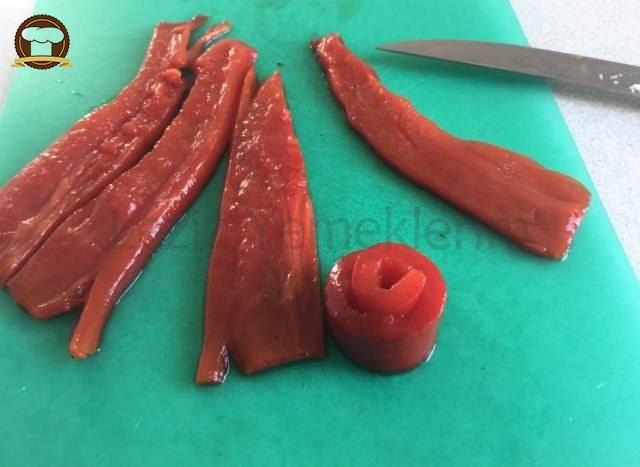 Yoğurtlu Közlenmiş Biber Salatası