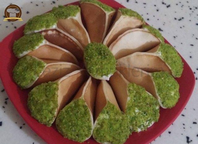 Atayef Tatlısı (Muhallebili Taş Kadayıf)