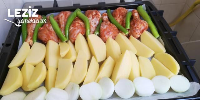 Fırında But Yemeği (Acılı Bol Sarımsaklı)