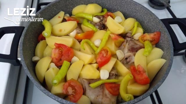 Tencerede Tavuk Yemeği