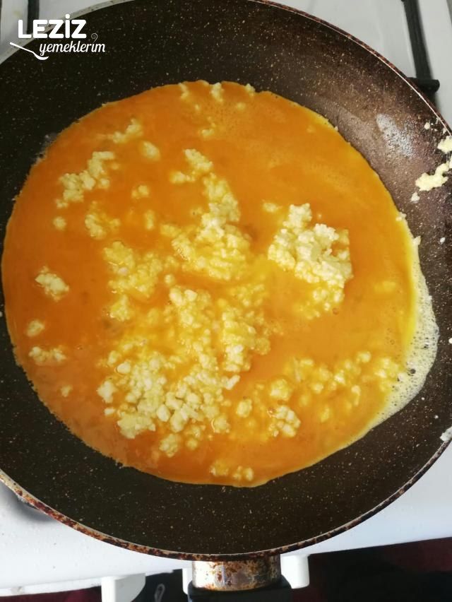 Lor Peynirli Sahanda Yumurta