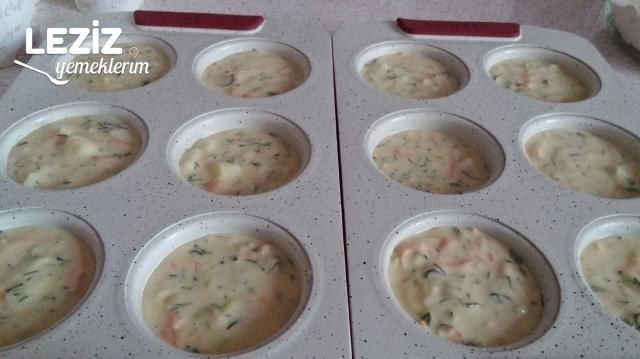Kaşarlı Sebzeli Yumuşacık Tuzlu Keklerim (Muffin Kalıbında)