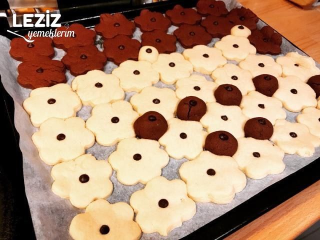 İki Renkli Çiçek Kurabiye Tarifi