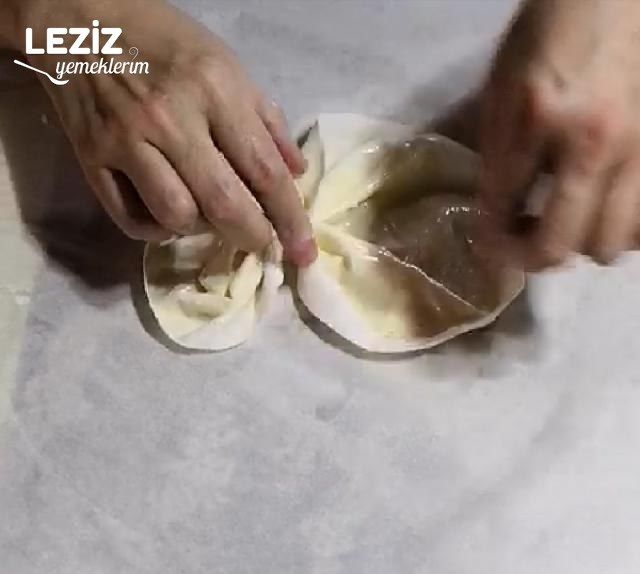 Kıymalı Büzme Börek