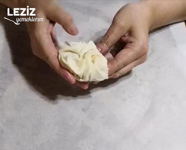 Kıymalı Büzme Börek