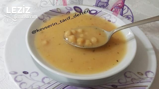 Tavuk Suyuna Nohutlu Tarhana Çorbası