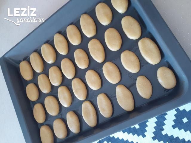 Pastaneden Farksız Şekerpare