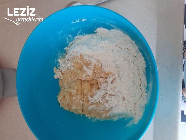 Pastaneden Farksız Şekerpare