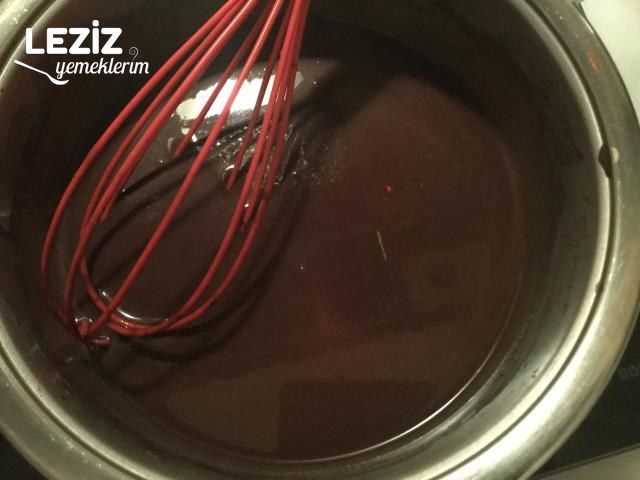 Çikolata Soslu Kedi Dili Tatlısı