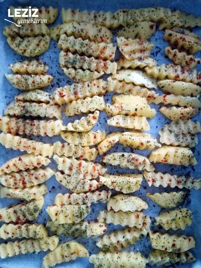 Fırında Baharatlı Dilim Patates