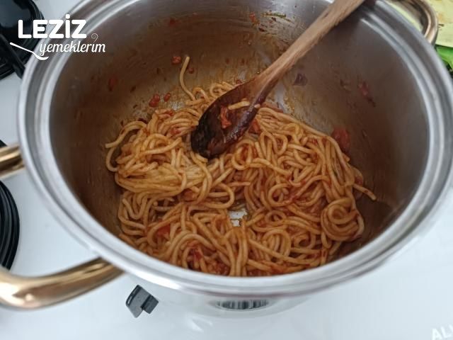 Domates Soslu Spagetti